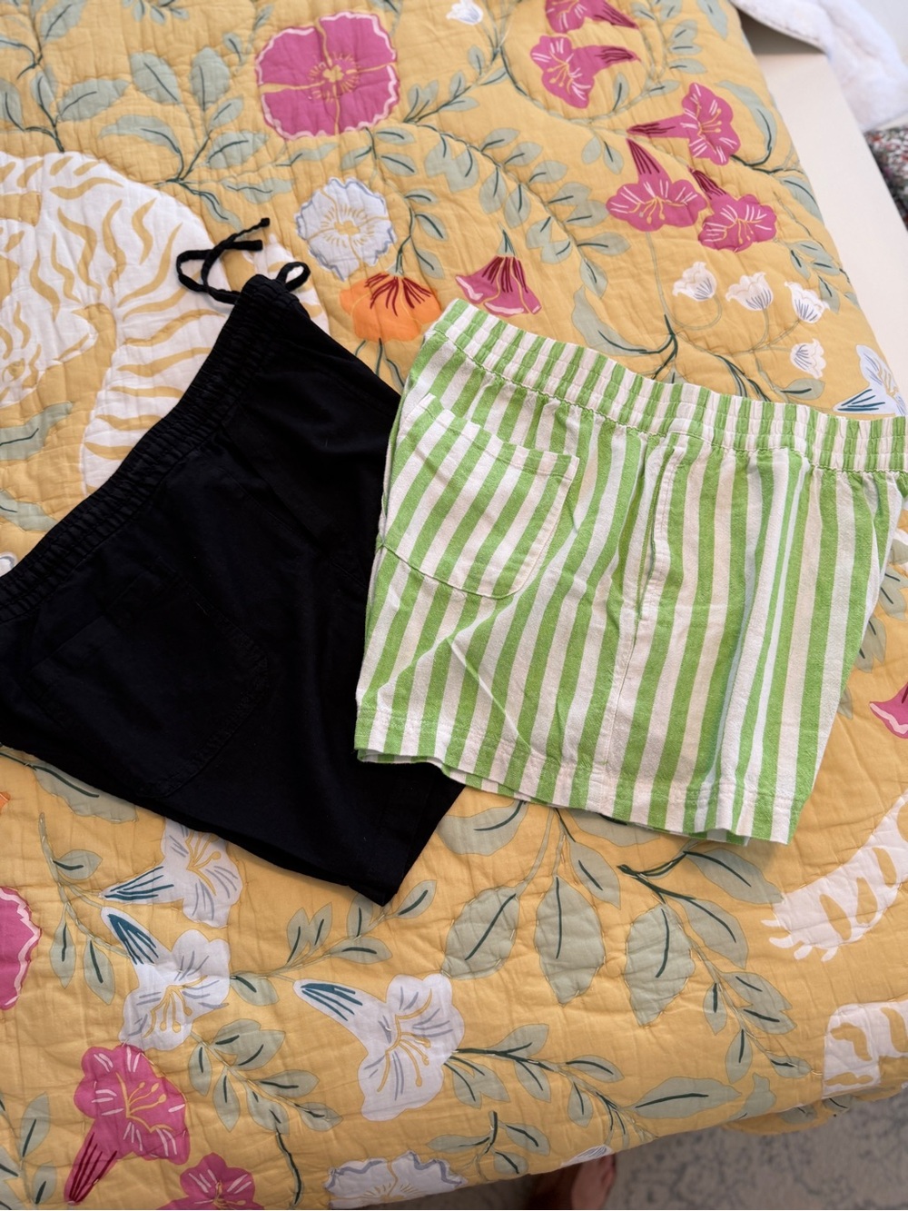 Old Navy Women's Black & Light Green Striped Pajama Shorts